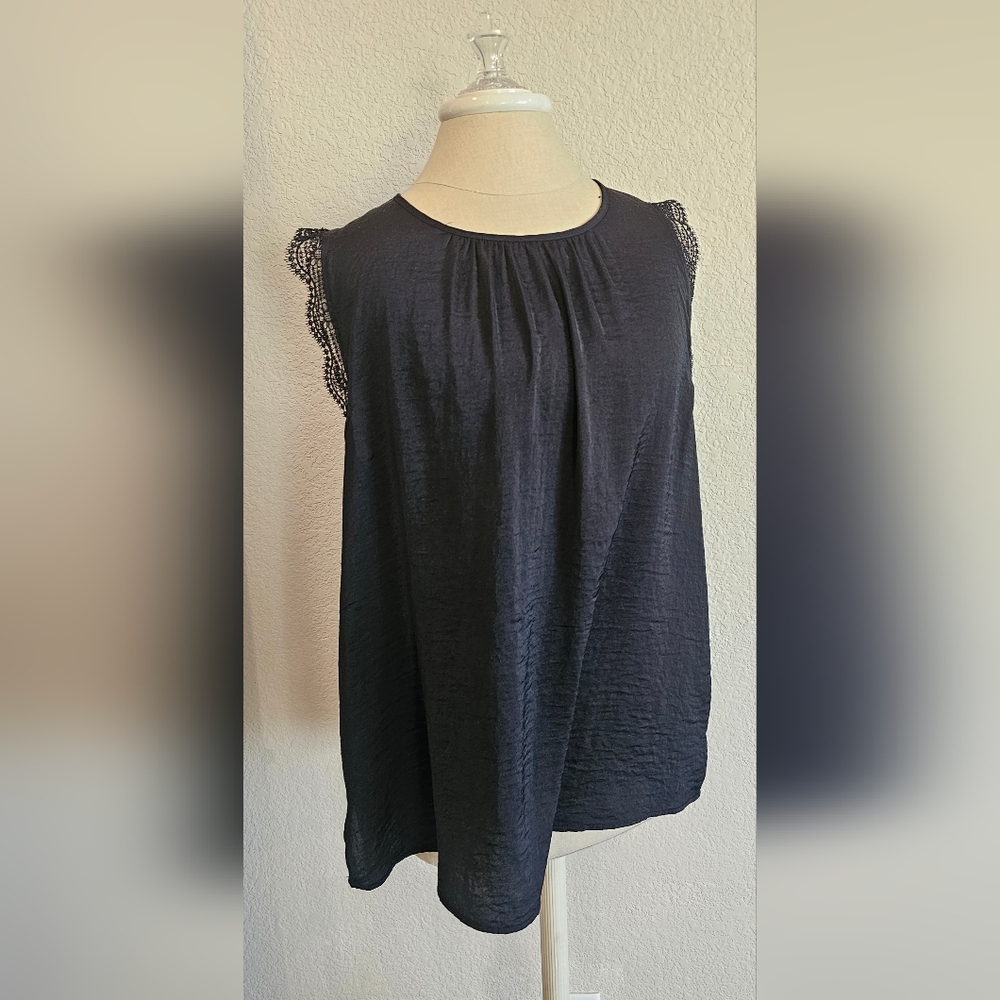 VINCE CAMUTO Flowy Lace Trim Sleevless Tunic Top Large Black Party Cocktail